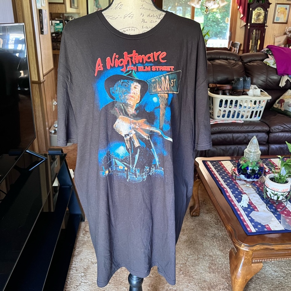 NWT men’s A Nightmare On Elm Street Freddy Krueger black graphic tee shirt.